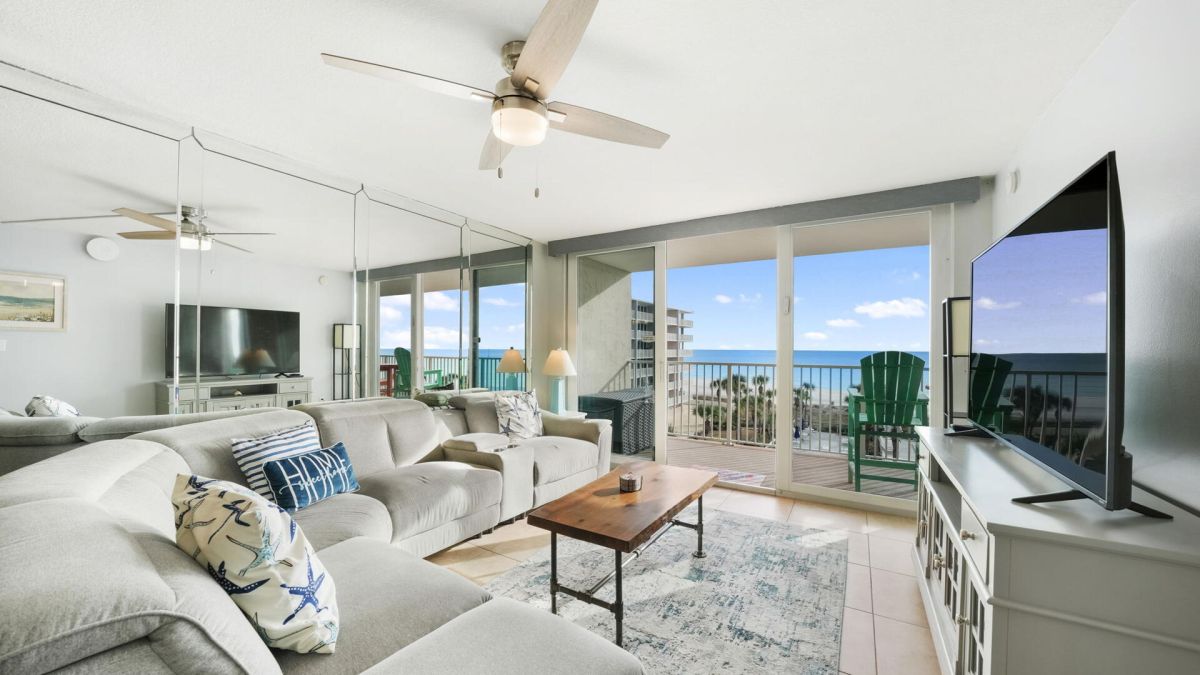 Beautifully renovated waterfront condo!
