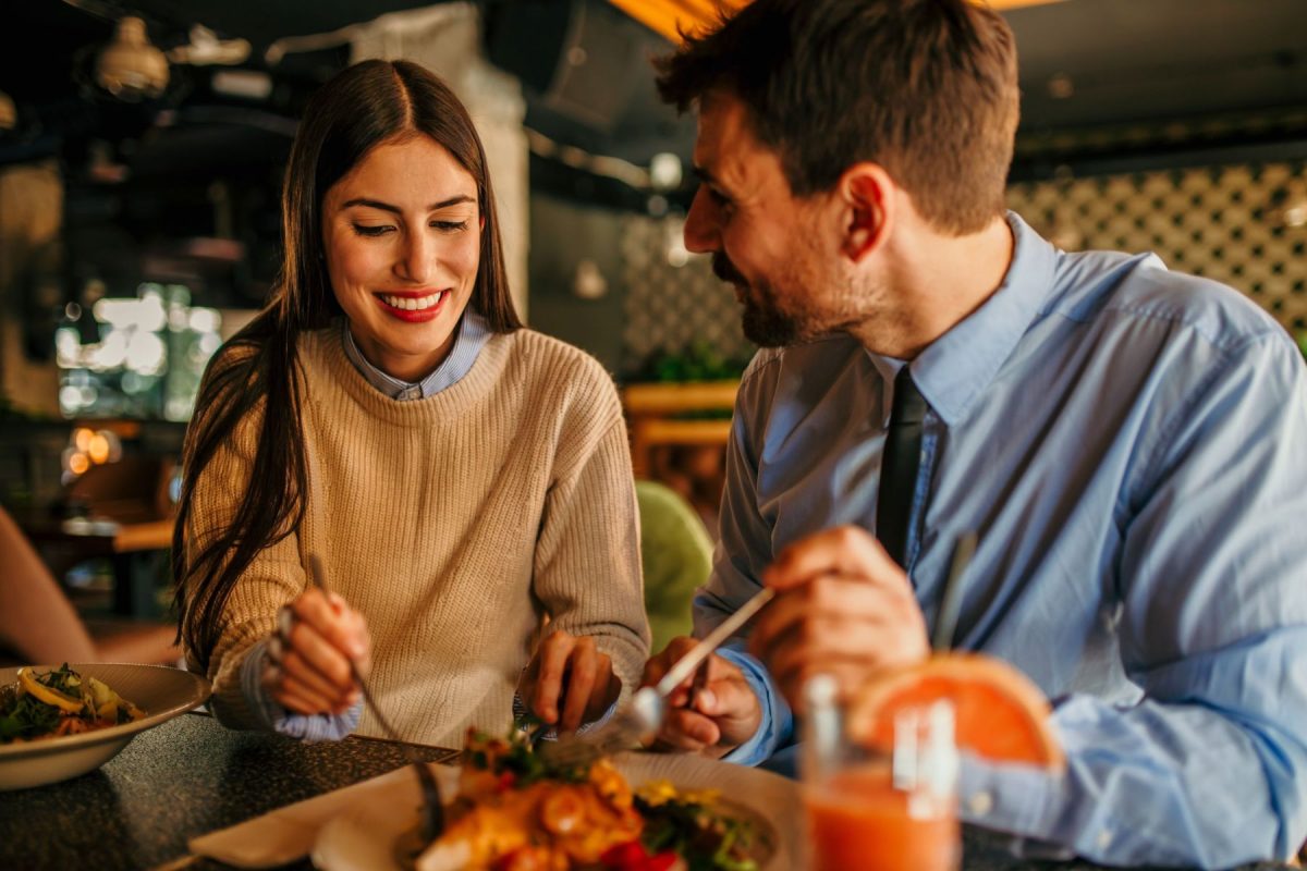couple dining at restaurant in PCB