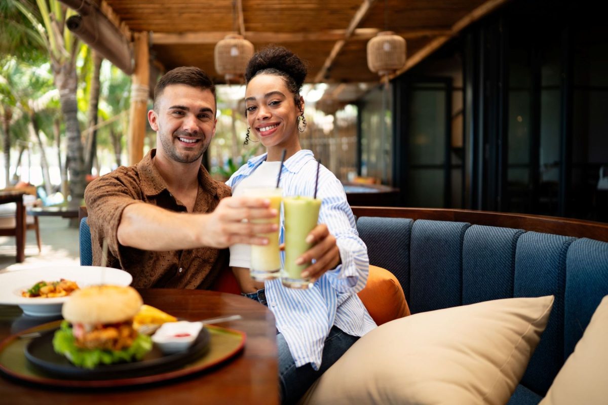 couple dining in Panama City Beach